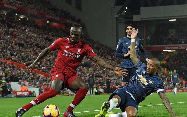  阿雅克肖边锋突破犀利，速度优势冲击对手防线薄弱